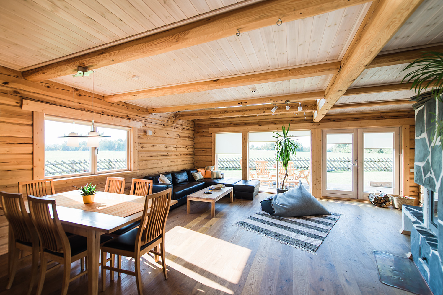 paikese-puhkemaja-saaremaal-elutuba